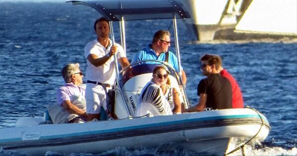 Lindsay Lohanın plaj şıklığı