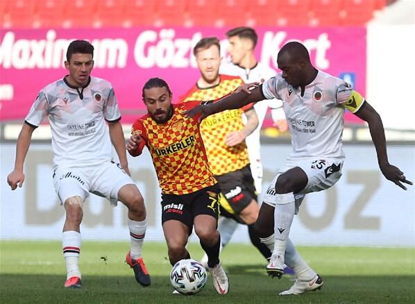 Süper Lig - Kayserispor: 2 - Başakşehir: 0  / Göztepe: 4 - Gençlerbirliği: 0