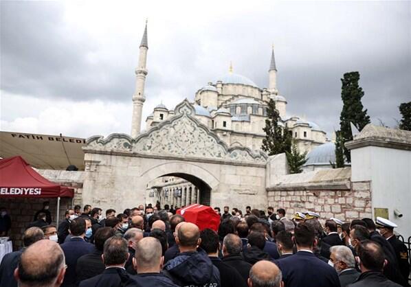 Özdemir Bayraktar Fatih Camiinde son yolculuğuna uğurlandı