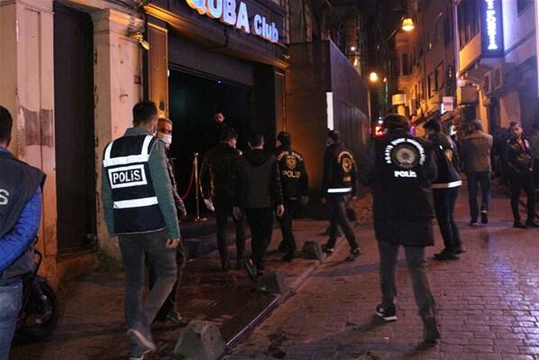İstanbulda eğlence mekanlarına gece denetimi: 47 kadın gözaltında