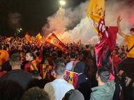 Galatasaray taraftarı sokaklara döküldü! İşte tüm yurttan kutlama görüntüleri