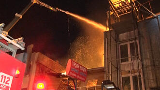 Ankara'da 2 katlı ahşap atölyesinde yangın