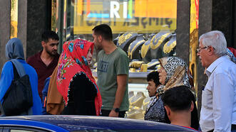 Diyarbakır'da 'kuyumcu' baskını! Düşük ayarlı sahte altınlar ele geçirildi