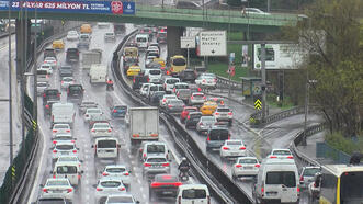 İstanbul'da yağmur trafiği etkiledi, yoğunluk yüzde 80'i aştı