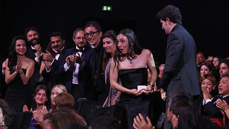 Merve Dizdar Cannes'da en iyi kadın oyuncu ödülünü aldı! Ünlülerden tebrik mesajları yağdı
