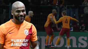 Galatasaray - Barcelona maçına damga vurdu Marcao sevinçten çıldırdı Bayrağı kırdı