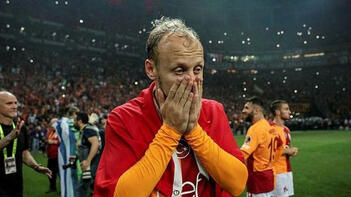 Galatasaray'ın eski stoperlerinden Semih Kaya futbolu bıraktı