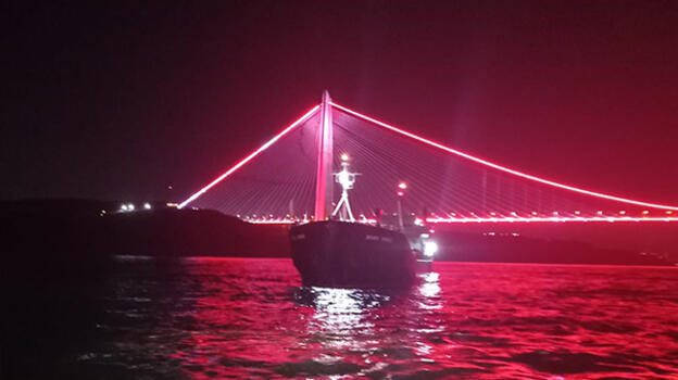 İstanbul Boğaz trafiği gemi arızası nedeniyle çift yönlü askıya alındı