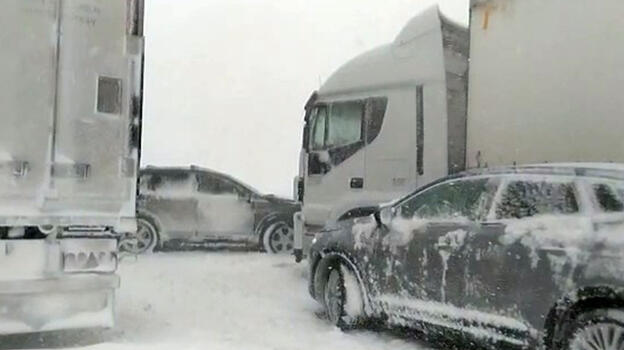 Kuzey Marmara Otoyolu'nda 30 araç birbirine girdi! Yol tamamen trafiğe kapatıldı