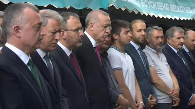 Cumhurbaşkanı Erdoğan, Niğde'deki kazada hayatını kaybeden Sude Naz Akkuş'un cenazesinde
