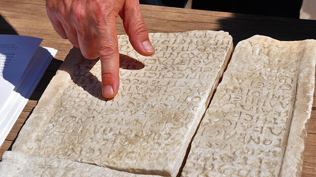 Aigai Antik Kenti'nde bulunan 1800 yıllık yazıtın sırrı ortaya çıktı