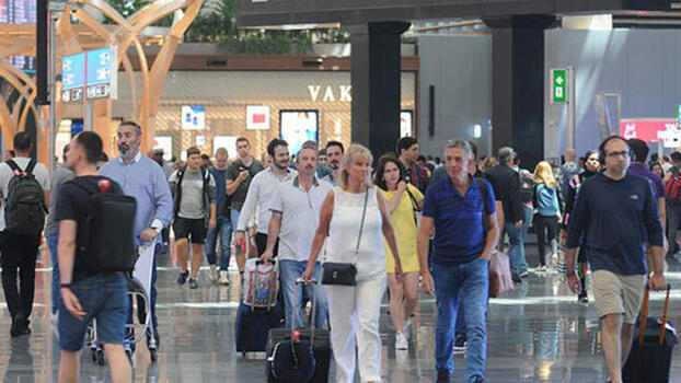 Vali Yerlikaya: İlk 10 ayda İstanbul'a 13 milyon 372 bin 526 turist geldi