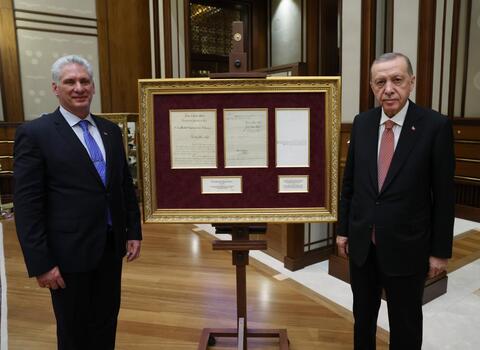 Cumhurbaşkanı Erdoğan’dan Küba’ya tarihi hediye! II. Abdülhamid detayı