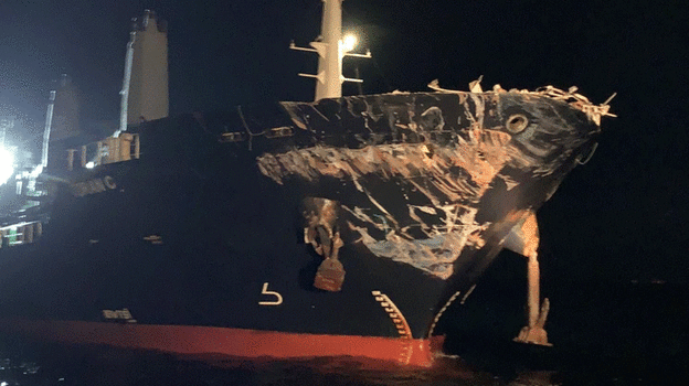 Ahırkapı açıklarındaki gemi kazası kameraya böyle yansıdı