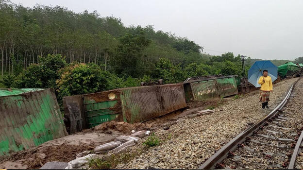 Tayland'da yük trenine bombalı saldırı