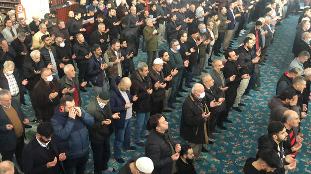 İstanbul'da camilerde 'yağmur duası' edildi