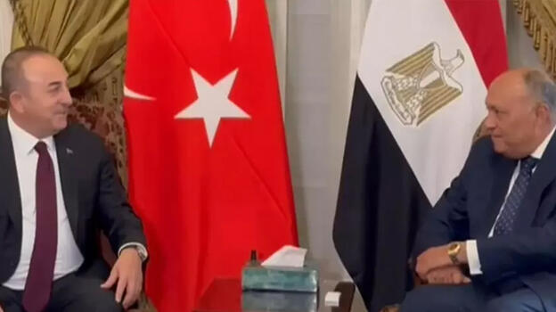 Türkiye'den 11 yıl sonra ilk ziyaret!  Bakan Çavuşoğlu Mısır'da
