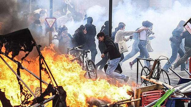 Fransa'da sokaklar savaş alanına döndü! Şehir alev alev yanıyor