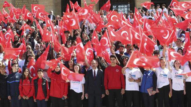19 Mayıs Atatürk'ü Anma, Gençlik ve Spor Bayramında siyasilerden önemli mesajlar