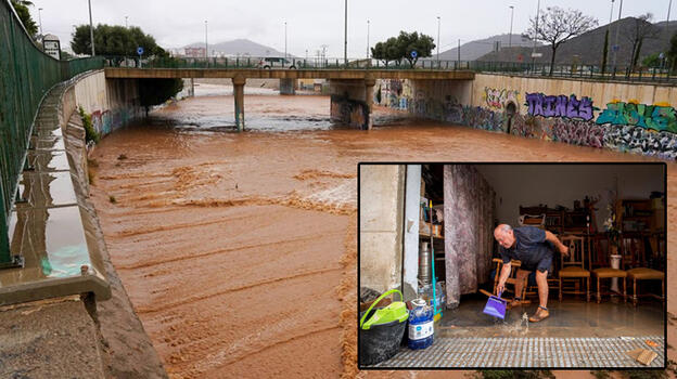 İspanya'da sel felaketi: Cadde ve sokaklar sular altında kaldı, okullar tatil edildi