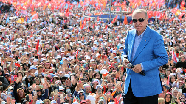 Dünyada manşet oldu! BBC'den dikkat çeken Erdoğan yorumu: Kalabalıkları bir orkestra şefi gibi yönetiyor