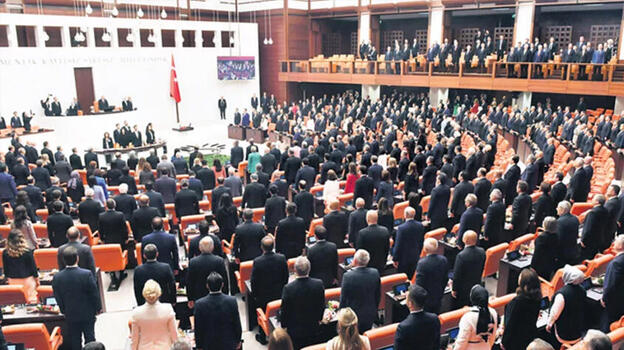 Meclis'teki yemin törenine damga vuran anlar! Erdoğan'ın dikkatle izlediği tablo
