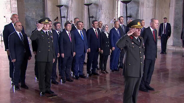 Cumhurbaşkanı Erdoğan ve kabine üyeleri Anıtkabir'i ziyaret etti