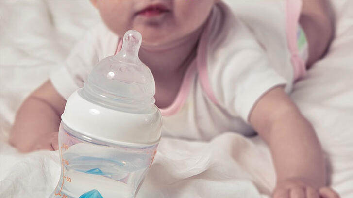 Bebeklere yazın su vermek gerekli mi?