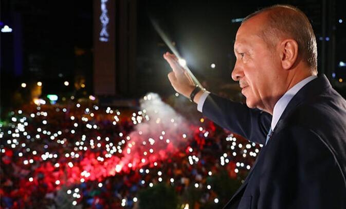 Balkon konuşması nedir, neyi simgeler? Cumhurbaşkanı Erdoğan ilk balkon konuşmasını ne zaman yaptı?