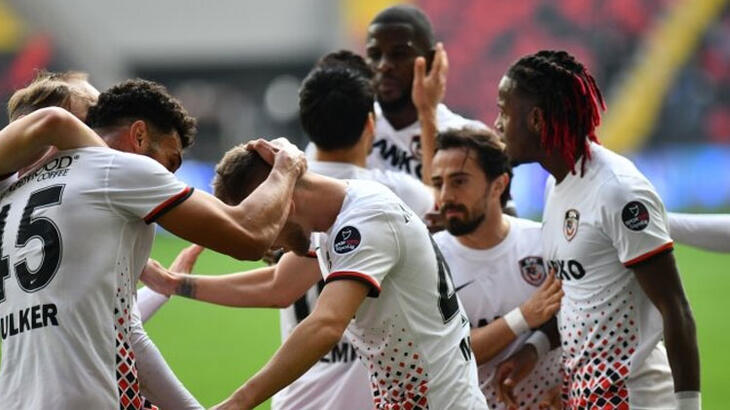 Gaziantep FK  Konyaspor'un hızını kesti! Müthiş maçta 5 gol