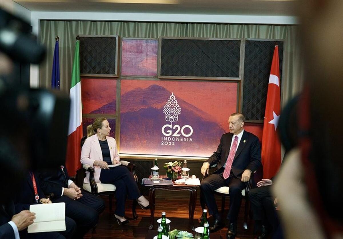 Il Presidente del Consiglio italiano Meloni ha sottolineato l’importanza della cooperazione tra Italia e Turchia all’interno della NATO