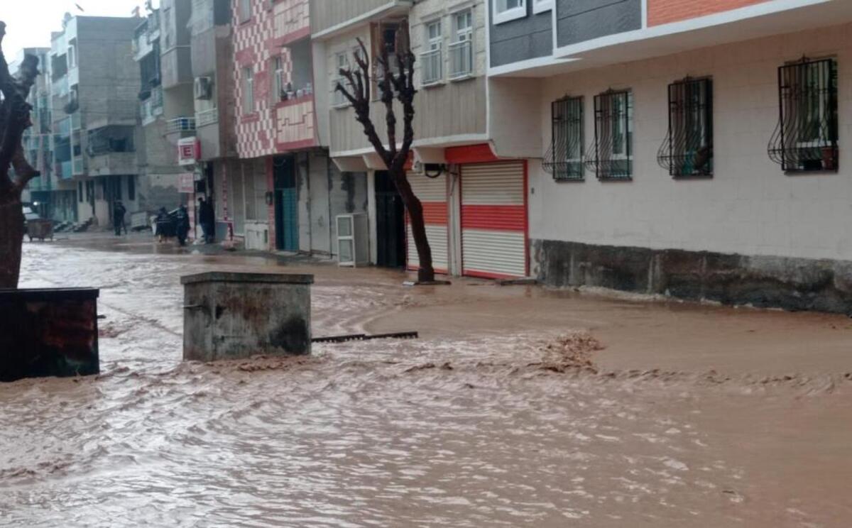 Şanlıurfa'da sağanak etkili oldu yağışlar ekipleri alarma geçirdi