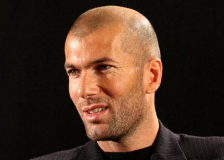 Muhabir: Dünyanın en iyi orta saha oyuncusu olmak nasıl bir duygu Zinedine Zidane: Bilmem, Paul Scholesa sor.