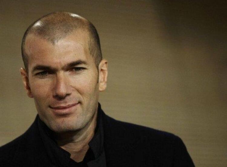 Yedek beklemeyi bilmeyen futbolcu, büyük futbolcu olamaz. Zinedine Zidane.