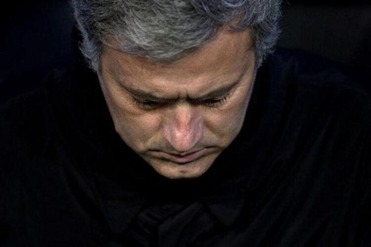Barcelonadan sportmenliği öğrendim. Bu yüzden hakemlerden, onları etkilemek ve zorla kart göstermekten bahsetmeyeceğim. Jose Mourinho.