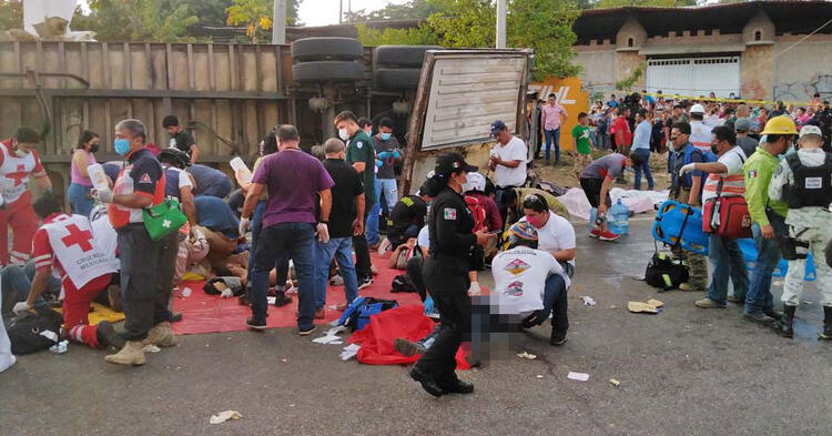 Meksika dehşete uyandı Katliam gibi kazanın görüntüleri dünyayı dehşete düşürdü: 54 ölü, 115 yaralı...