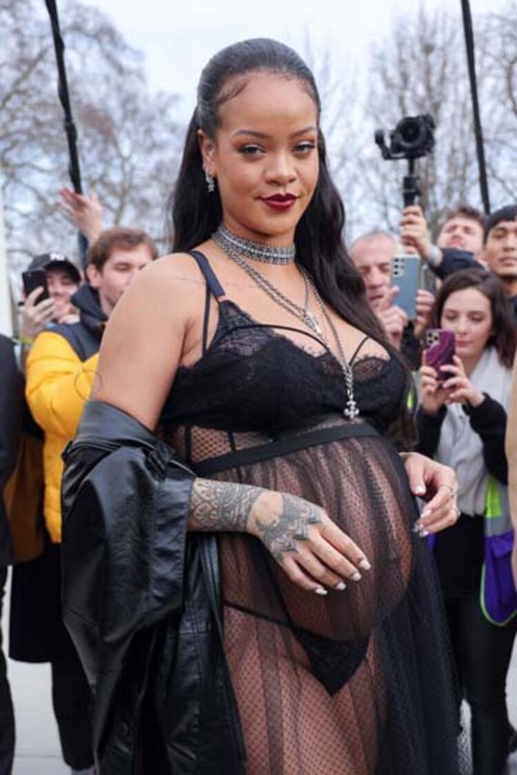 Rihanna transparan tarzıyla Oscar partisine damga vurdu