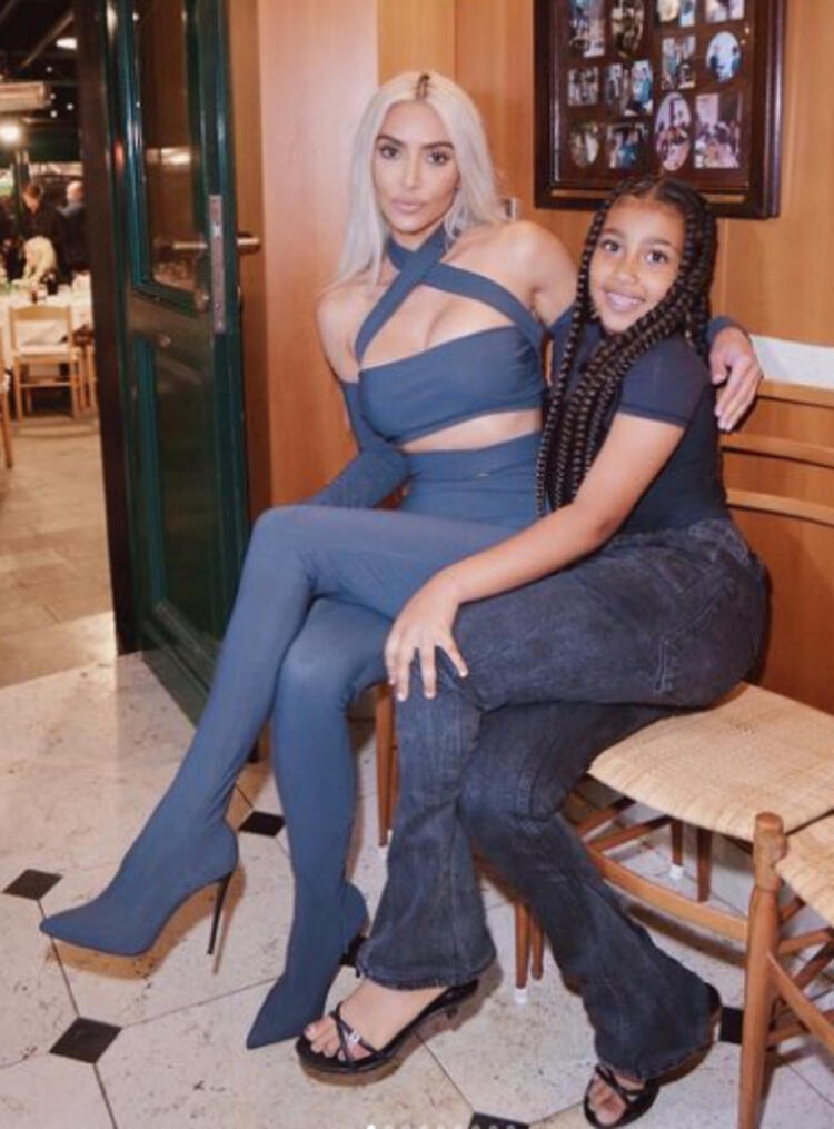 Kim Kardashian kızı North ile eğlenceli hallerini paylaştı