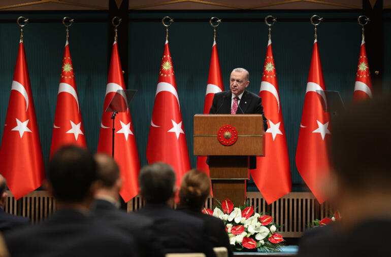 Emeklilere, memurlara zam müjdesi Cumhurbaşkanı Erdoğan canlı yayında duyurdu...