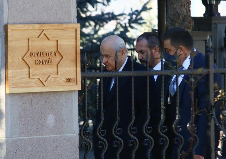 Cumhurbaşkanı Erdoğan, Bahçeli ile görüştü Sürpriz hediye...