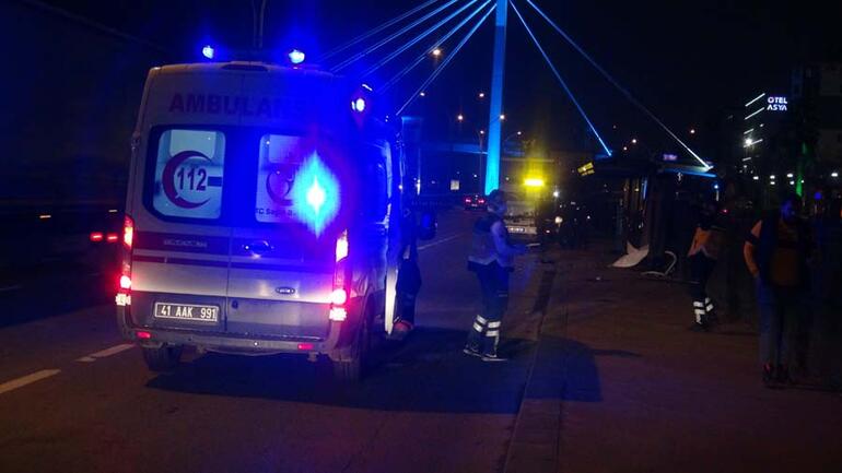 Kocaeli’nde otomobil durağa daldı: 5 kişi yaralandı