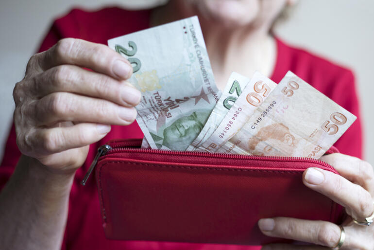Emeklilere 2750 TL ödeme SSK, Bağ-Kur ve Emekli Sandığı fark etmiyor, hesaplara yatırılıyor