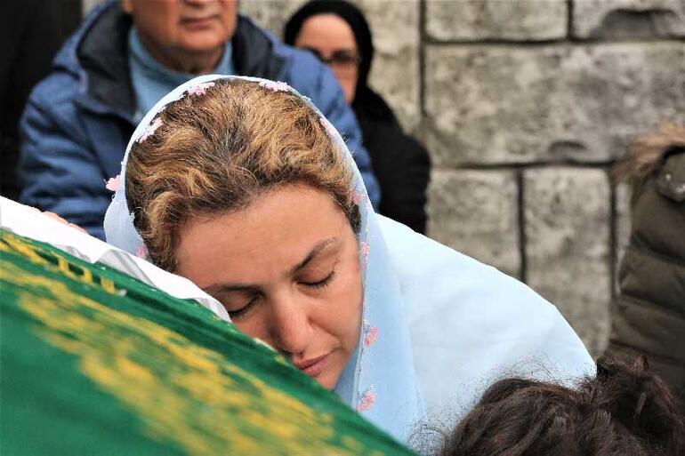 Mahra Melin Pınar gözyaşları içinde uğurlandı! Yürek yakan sözler: Ablan melek oldu yavrum - Resim : 1
