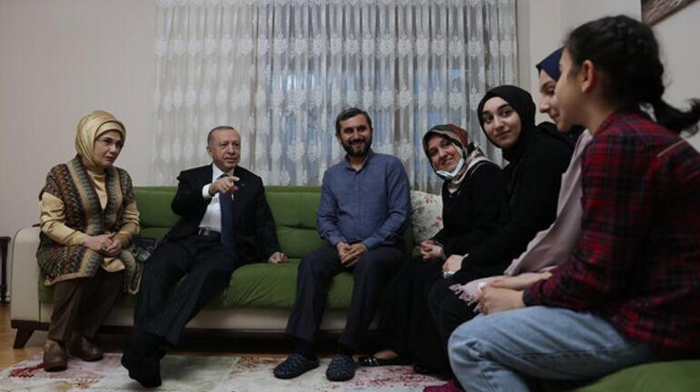 Cumhurbaşkanı Erdoğan, Ümraniye’de bir vatandaşın evinde iftar yaptı