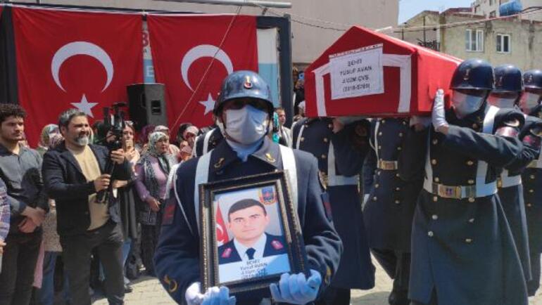 Bakan Soylu Osmaniye’de şehit cenazesine katıldı