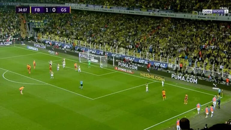 Fenerbahçe-Galatasaray maçında ortalık karıştı Hakem araya girdi, koşarak kaçtılar