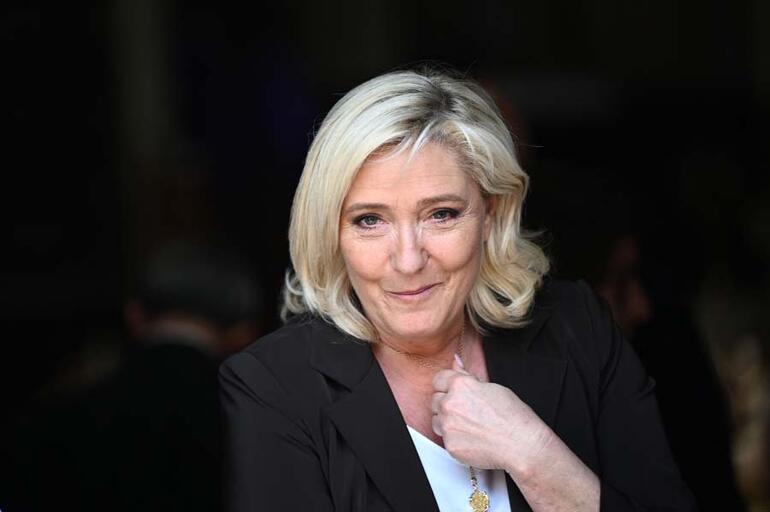Fransada kritik cumhurbaşkanlığı seçimleri Aşırı sağcı Marine Le Penin iktidar arayışı... Anketlerde kim önde