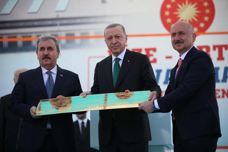 Rize-Artvin Havalimanı açıldı Cumhurbaşkanı Erdoğan canlı yayında müjdeleri peş peşe duyurdu