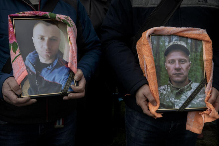 Rus ordusunun öldüremediği adam Ukraynada kardeşlerinin cesetleri ile diri diri gömüldü ama...
