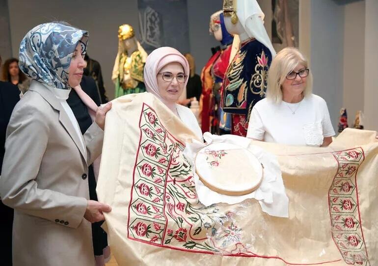 Emine Erdoğan, İzmirde kültür sanat merkezinin açılışını gerçekleştirdi
